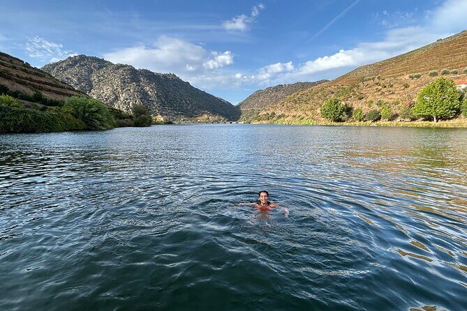 4H Private Boat Trip on the Douro River - Feel the Nature - Food and wine: the Serafim and Elisa care you feel onboard