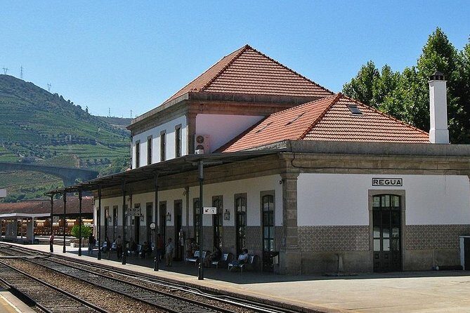Boat Trip to Régua Through the Douro Valley with Breakfast and Lunch - Morning Setup in Porto: Where to Be and How to Start Smoothly