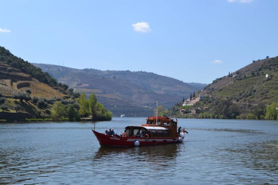 Douro Tour with Wine Tasting and Visit to Lamego and Pinhão - Lamego Free Time: Lunch and a Monumental Little City