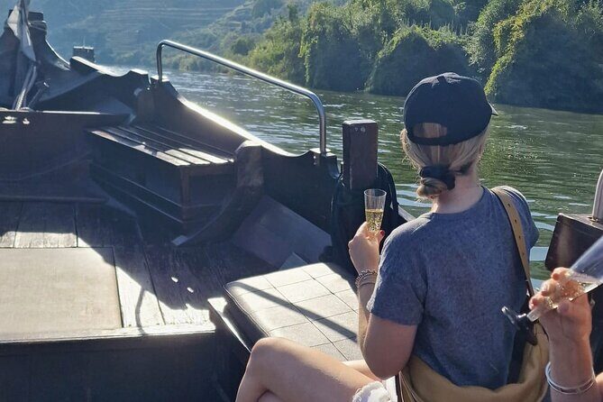 Douro Valley-Expert Guide-Boat-Lunch-Tastings-Offer wine bottle - Two winery visits plus olive oil and Port tastings