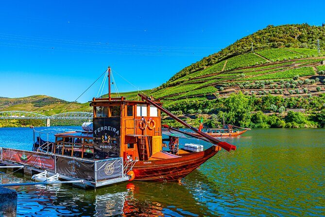 Douro Valley: Historical Sites, Wine Experience, Lunch & Cruise - São Leonardo de Galafura viewpoint: 640 meters of Douro clarity