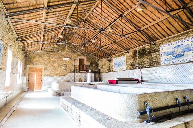 Douro Valley Pinhao Quinta da Foz Tour and Tasting 5 Wines - Quinta da Foz in Pinhão: what this 1-hour tour really delivers