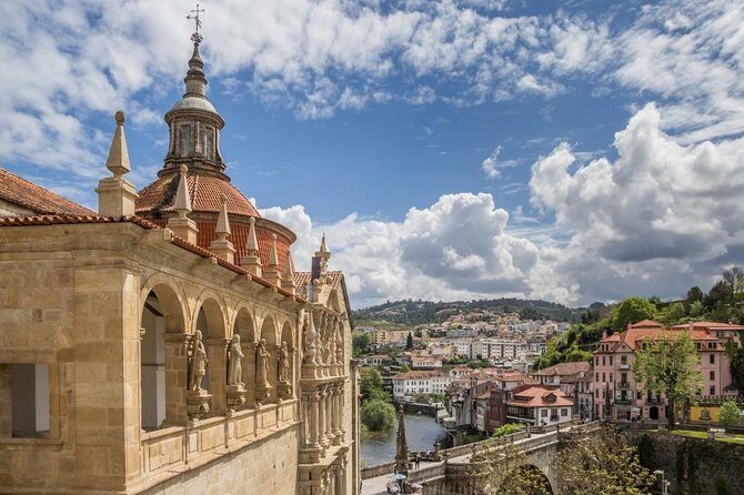 Douro Valley private tour with wine tasting and boat tour - Ponte de São Gonçalo: A Fast Stop with Pilgrim Meaning