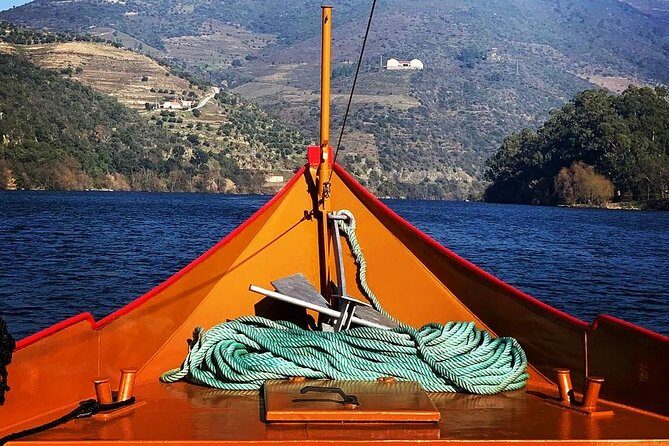 Douro Valley Private Wine and Food Tour From Porto - Casal de Loivos Viewpoint: The 30-Minute Photo Reset