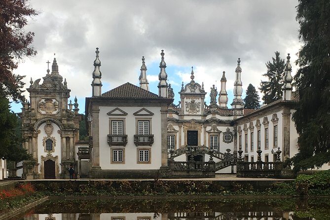 Douro Valley small group tour, Mateus Palace, Lunch and Wine tastings - Amarante’s old bridge and São Gonçalo Church stop