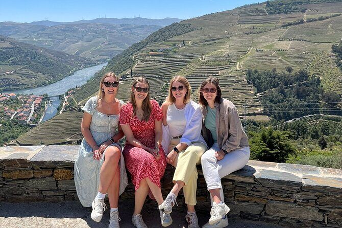 Douro Valley Tour - 3 Wine tastings, Lunch & river Cruise - Casal de Loivos: Wine Views, Olive Oil Tasting, and a Family Cellar Visit