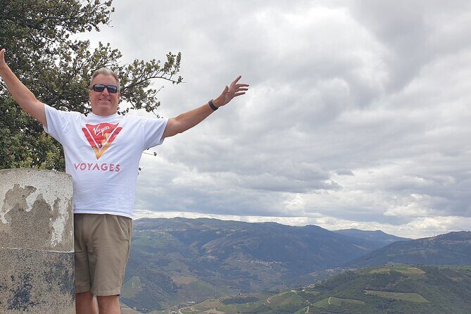 Douro Valley Tour Wine and breathtaking views - Pinhão and Peso da Régua direction: the middle of the day momentum
