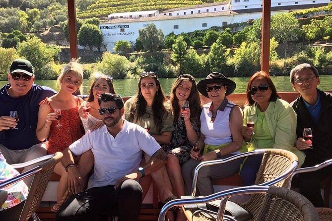 Douro Valley Tour: Wine Tasting, Cruise and Lunch from Porto - How the guide and group size shape the experience