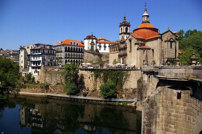 Douro Valley Tour: Wine Tasting River Cruise and Lunch from Porto - Wine tasting at a Douro farm, plus lunch that keeps you on your feet