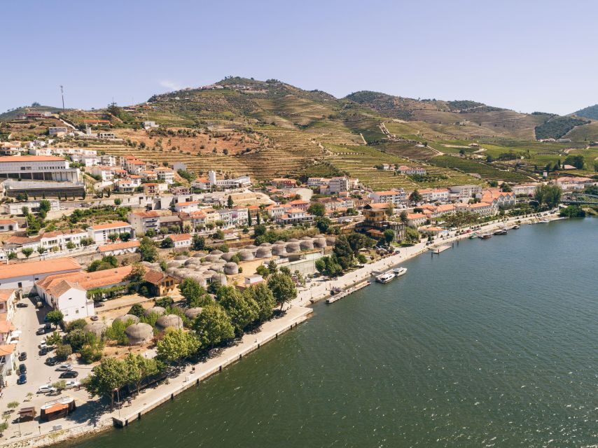 From Pinhão: Douro Valley Rabelo Boat Tour with Audio Guide - Quinta do Bomfim and the First Big Views