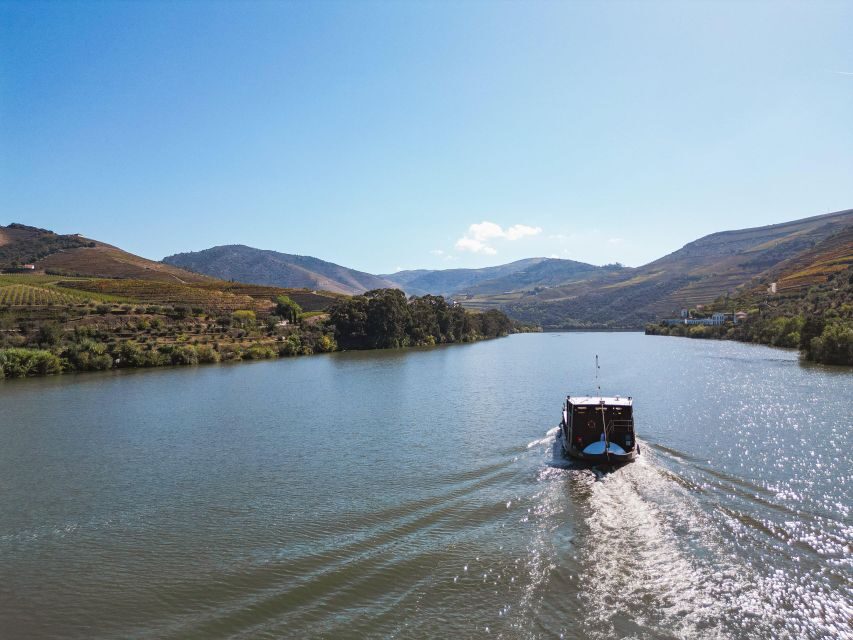 From Pinhão: Douro Valley Rabelo Boat Tour with Audio Guide - Quinta Das Tecedeiras and Quinta das Carvalhas: The Named Estates That Stick