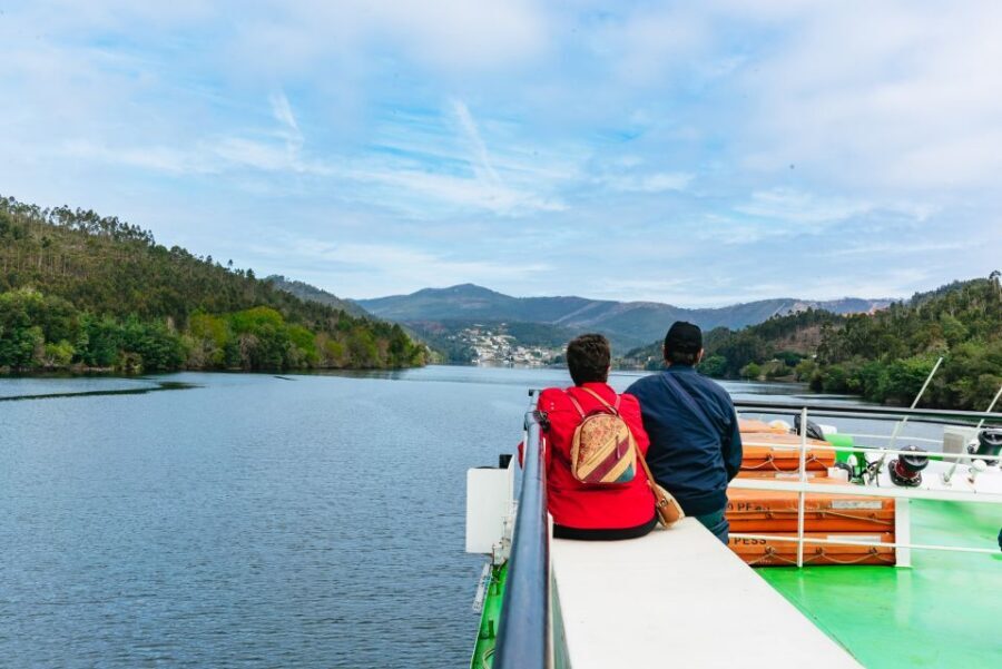 From Porto: Douro River Cruise to Régua with Lunch - Crossing the Crestuma–Lever and Carrapatelo Dams: the plot twist of the day