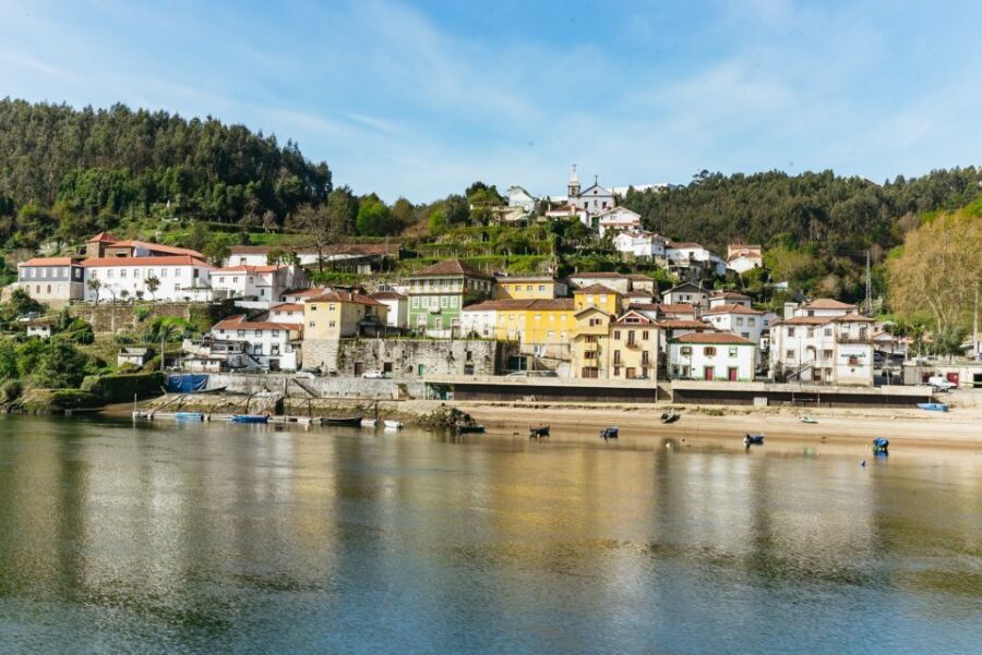 From Porto: Douro River Cruise to Régua with Lunch - Small headaches to plan for: decks, toilets, and onboard rules