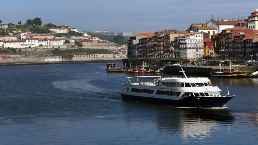 From Porto: Douro River Cruise, Winery Visit & Lunch - From Cais da Estiva to the Boat: where the day really starts