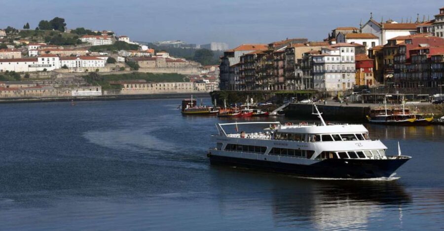 From Porto: Douro River Cruise, Winery Visit & Lunch - Breakfast and Lunch on Board: included meals that actually support the schedule