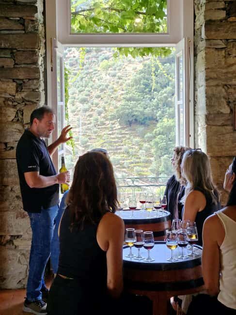From Porto: Douro Valley 3 Vineyards Tour with Lunch - From Porto to the Douro Valley: the ride that sets the mood