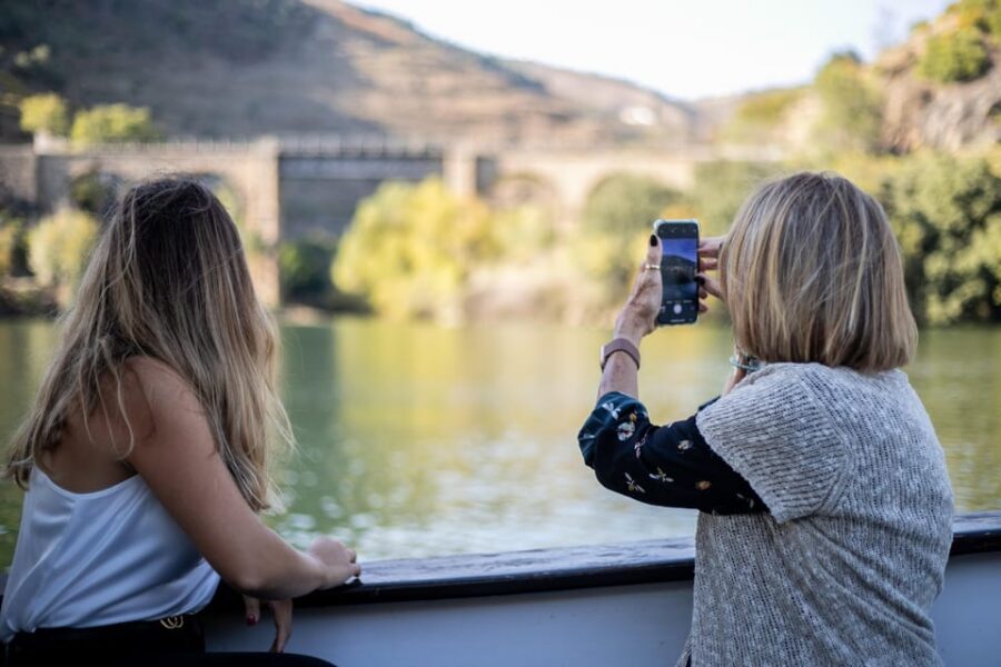 From Porto: Full-Day Douro Valley & Wine Tour with Lunch - What the day feels like in real time (timeline-style)