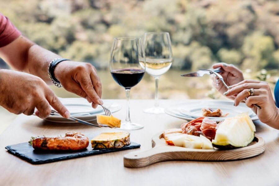 Pinhão: Douro River Boat Tour with Lunch - Lunch in Tua: Traditional Douro Food and the Portions That Actually Mean Something