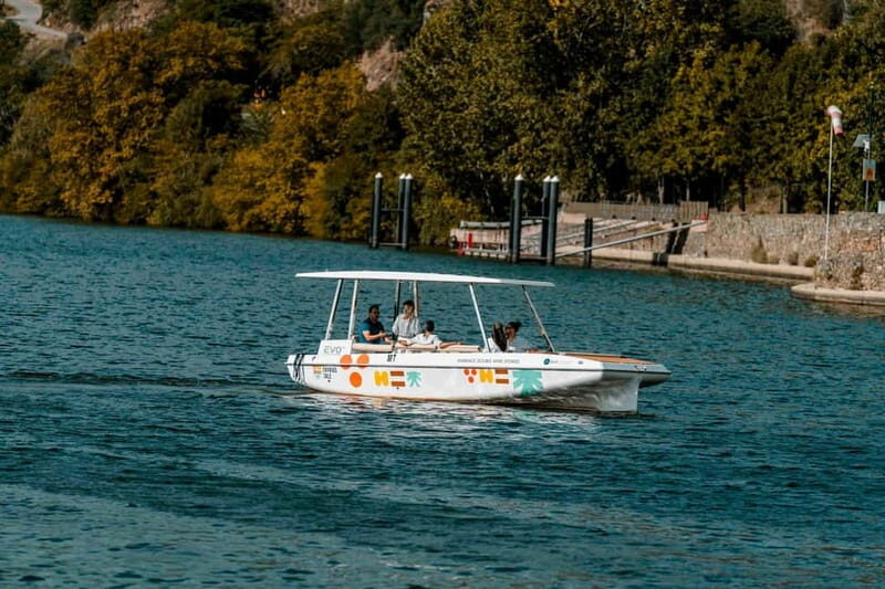Pinhão: Douro River Solar Boat Tour with Wine Tasting - Key things that make this Pinhão solar boat tour work