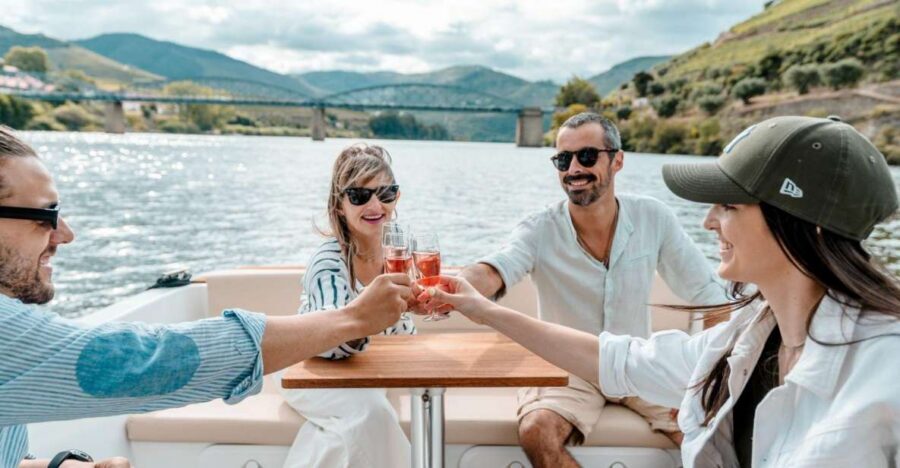 Pinhão: Douro River Solar Boat Tour with Wine Tasting - Wine tasting with Adega de Favaios: what you’ll be drinking