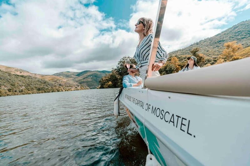 Pinhão: Douro River Solar Boat Tour with Wine Tasting - Guide style: host and captain energy that keeps it personal