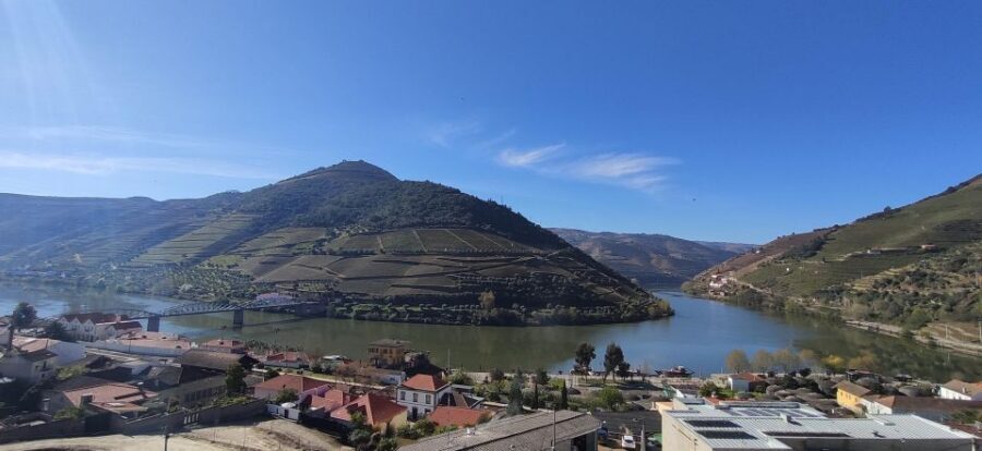 Pinhão: Douro Valley with Wine Tasting, Boat Trip and Lunch - Why this Douro Valley day starts (and ends) in Pinhão