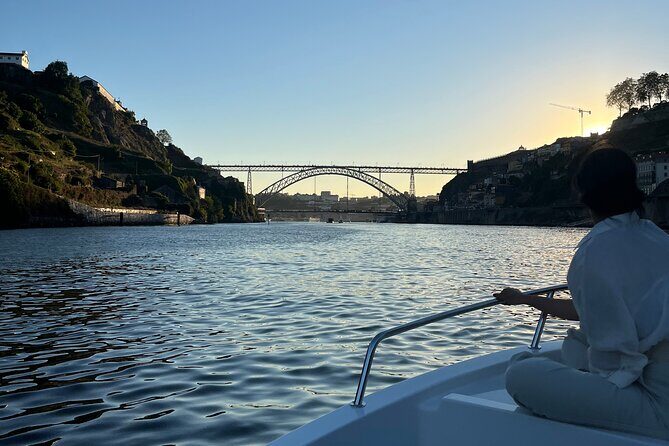 Porto: 2h Private Tour (1 to 6 people) on the Douro River with a local - The Bridge Parade: Six Photo Moments and Why They Matter