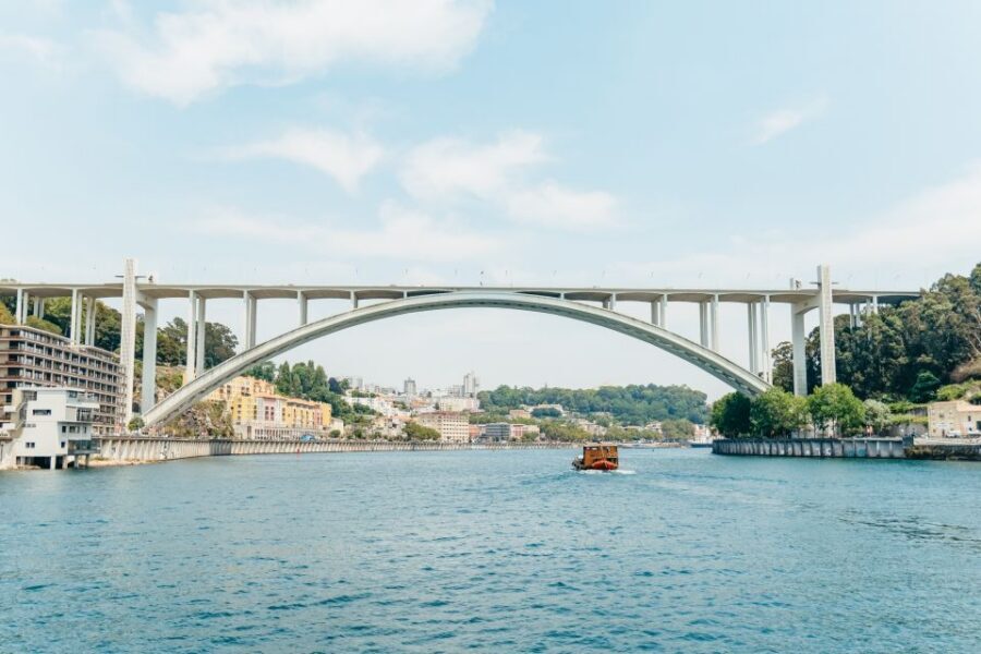 Porto: 6 Bridges Douro River Cruise - Getting There and Boarding: Cais da Estiva Check-In Reality