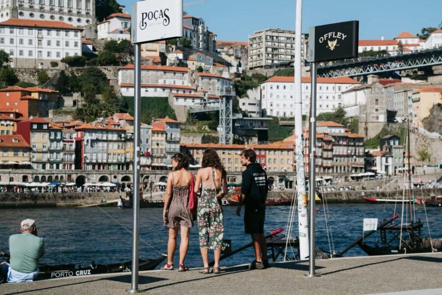 Porto and Foz: Private Douro City Tour in an Electric Ford T - Jardim da Foz, Praia do Molhe, and the Moment You Reach the Atlantic