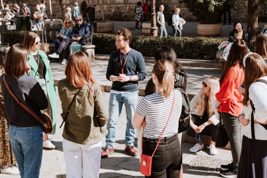 Porto and Gaia: Walking Tour of Douro's Two Riversides - Half Rabbit meets Corpus Christi: modern art and old legend in one stop