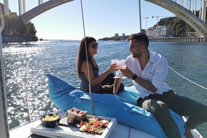 Porto: Cruzeiro privado rio douro até 8 pessoas com wine tasting - Wine Tasting, Port Tonic, Spotify Music, and Welcome Drinks