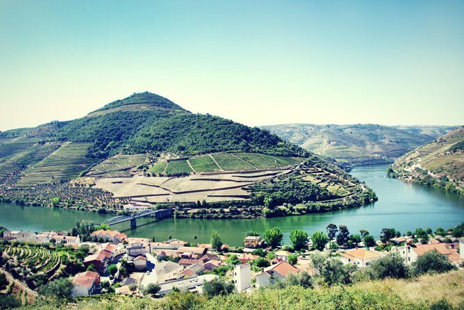Porto: Day Trip to Douro including lunch and Rivercruise - Morning start in Porto: 7:30am and the road ahead