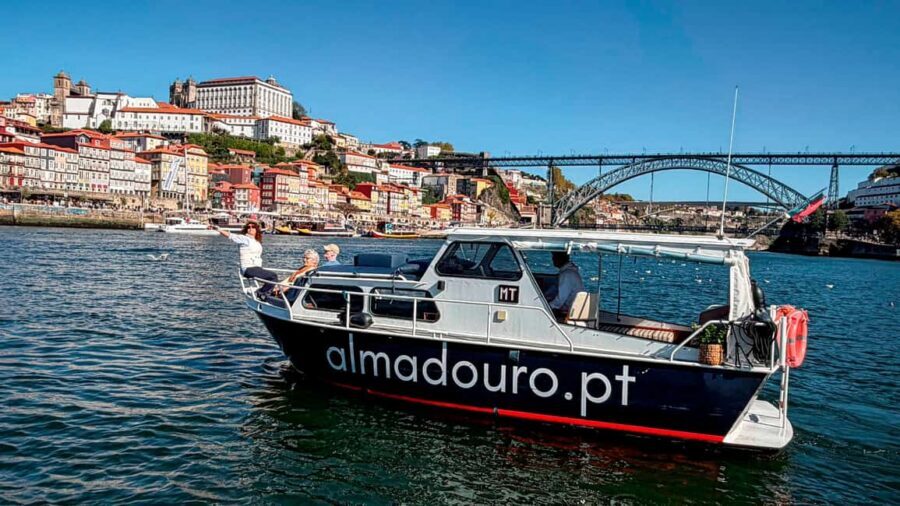 Porto: Douro private cruiser (only for you)6 bridges/sunset - Key highlights worth caring about