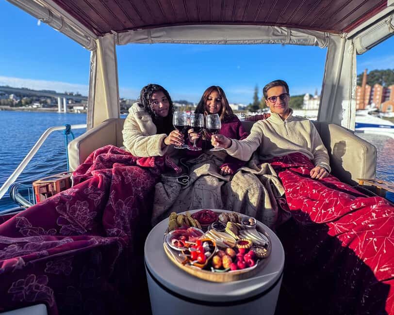 Porto: Douro private cruiser (only for you)6 bridges/sunset - Value at around $51 per person: why it can be worth it