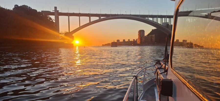 Porto: Douro private cruiser (only for you)6 bridges/sunset - Why this private Douro cruise feels like a Porto essential