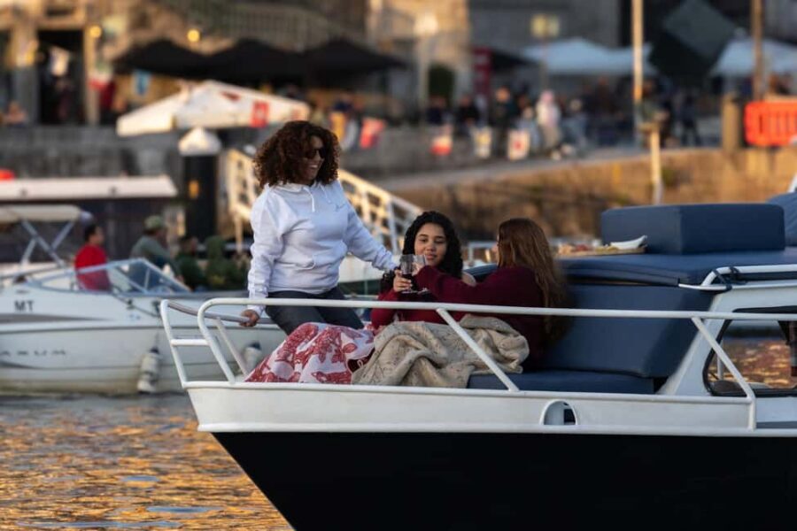 Porto: Douro private cruiser (only for you)6 bridges/sunset - Palace of Freixo and the approach to Foz do Douro