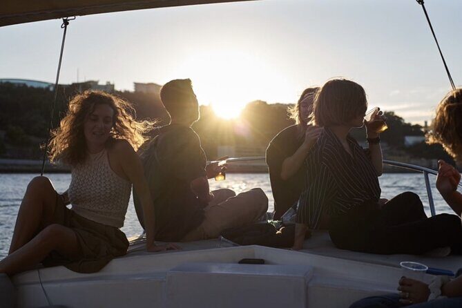 Porto: Douro River Boat Cruise with Port Wine and Snacks - When weather turns: how to stay comfortable on the Douro