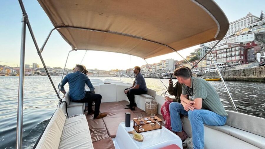 Porto: Douro River Boat Cruise with Port Wine Tasting - Ribeira, Porto: seeing the old town from the waterline