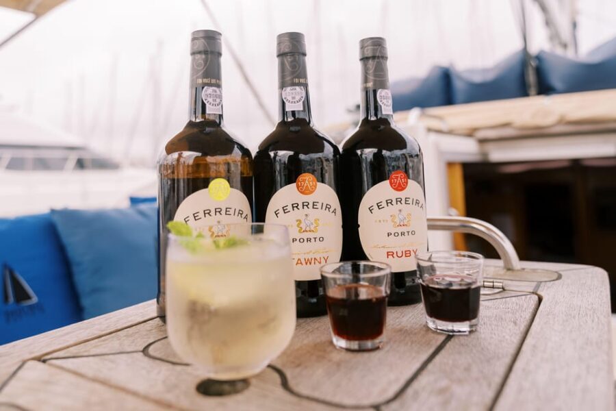 Porto: Douro river Boat tour with wine tasting (small group) - The welcome drink and Port wine tasting: what you actually learn