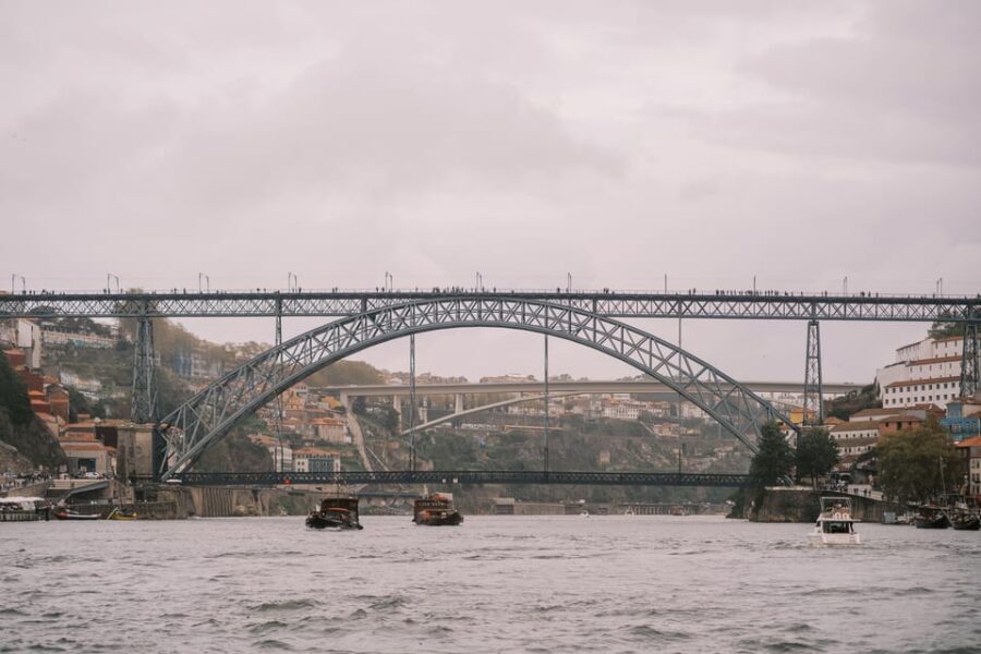 Porto: Douro river Boat tour with wine tasting (small group) - Reversing course toward the sea: estuary, palm-lined views, and open-water space