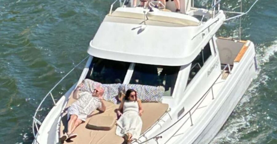 Porto: Douro River Cruise / Welcome Drink/with sunset option - Vila Nova de Gaia: Same River, Different City Energy