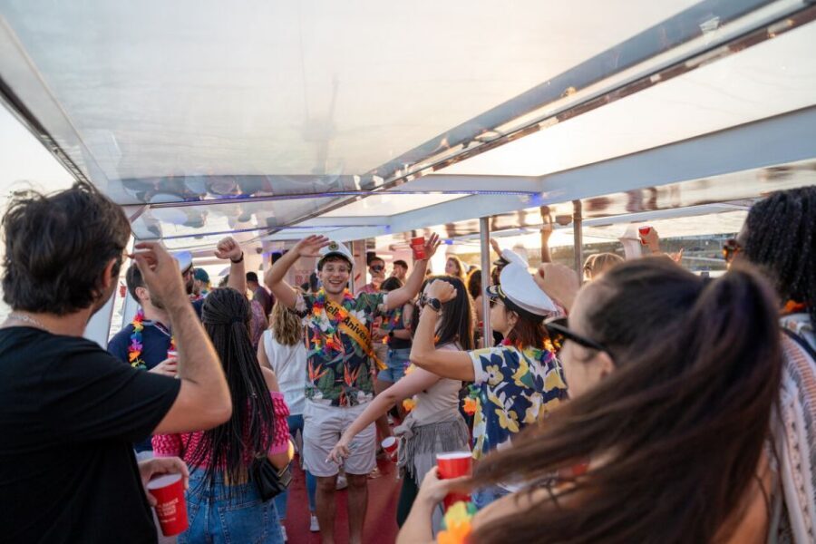 Porto: Douro River Party Boat with Sunset Option & 6 Bridges - Should you book the Porto Douro sunset party boat?