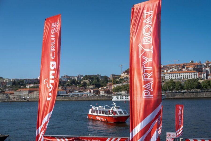 Porto: Douro River Party Boat with Sunset Option & 6 Bridges - Photos without overthinking: how to get good shots on a moving deck