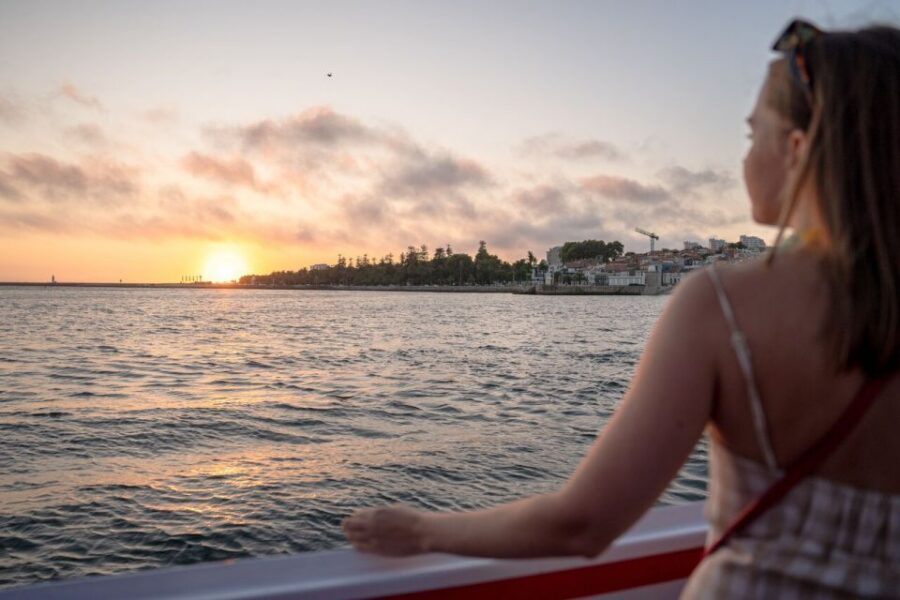 Porto: Douro River Party Boat with Sunset Option & 6 Bridges - Price and logistics: is $17 really good value?