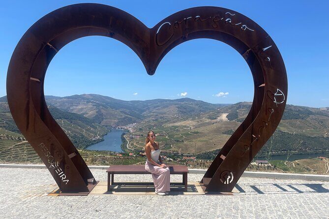Porto: Douro Valley, 2 Wine Regions, Sommelier, Boat Trip & Lunch - Small Van, Real Family Hosts: What Group Size Does for the Day