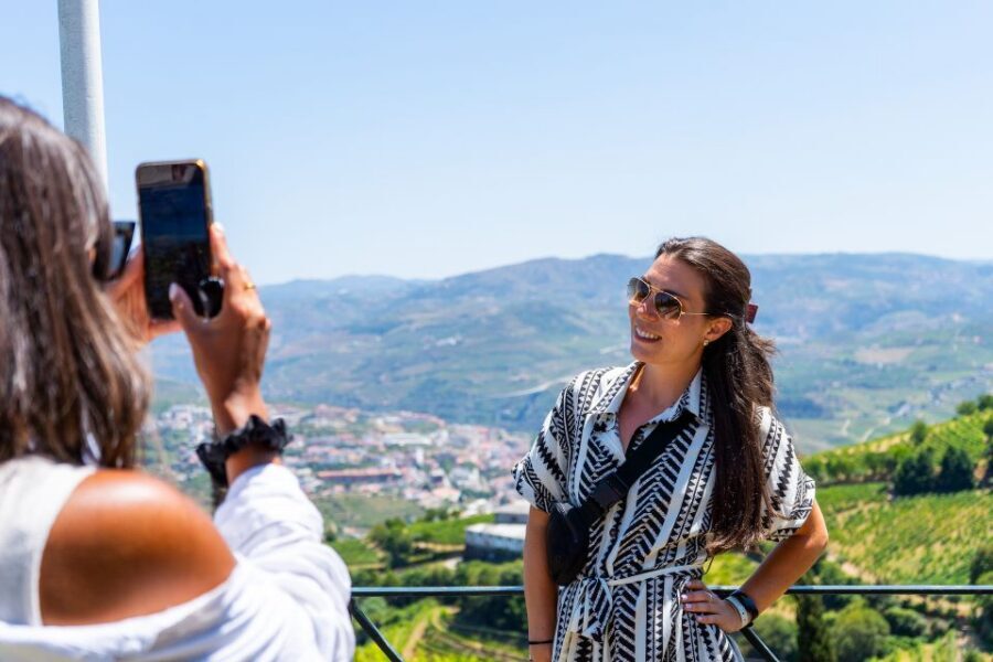 Porto: Douro Valley Tour with Lunch, Boat Cruise & Tastings - Peso da Régua: the 1959 cooperative that explains the region fast