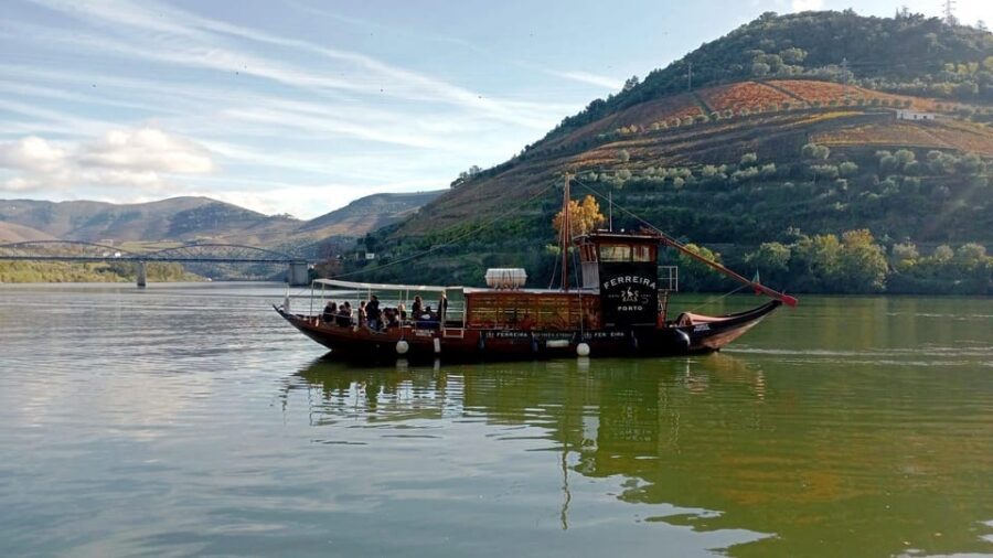 Porto: Douro Valley Vineyards Tour with Lunch & River Cruise - Sabrosa winery lunch: where the day slows down