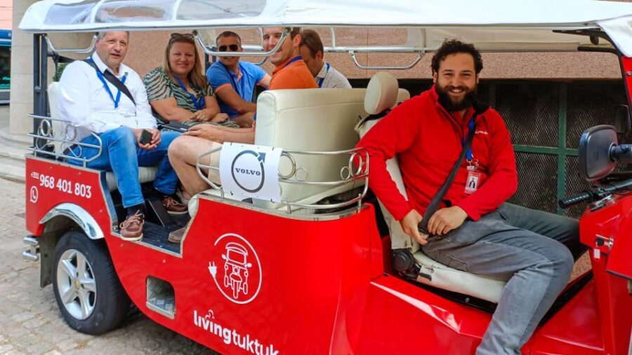 Porto: Guided Tour by Tuk-Tuk & Optional Douro River Cruise - Optional Douro rabelo cruise: six bridges and Vila Nova de Gaia