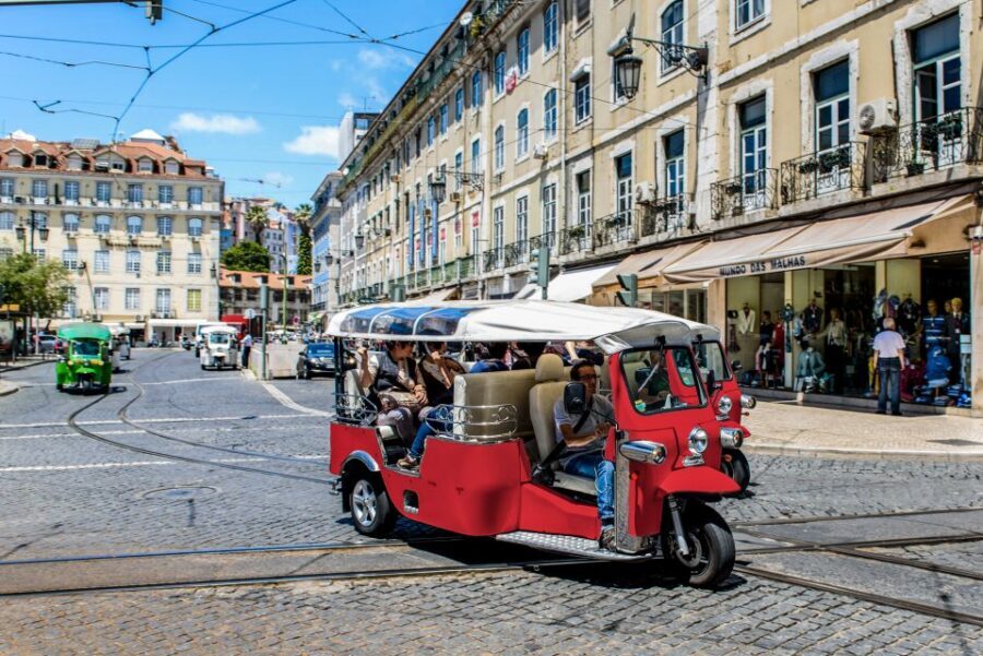 Porto: Guided Tour by Tuk-Tuk & Optional Douro River Cruise - Meeting point and the handoff to the boat dock