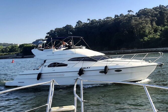 Porto: Luxury Yacht Tour on the Douro River - Sunset or Daytime - The Douro River hour: bridges, waterfront landmarks, and photo stops